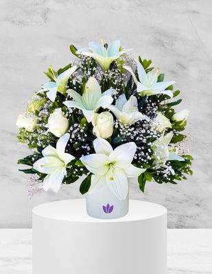 ARREGLO LIRIOS Y ROSAS