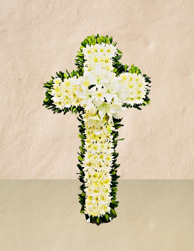 CRUZ DE MARGARITAS Y LILYS CRUZ DE MARGARITAS Y LILYS