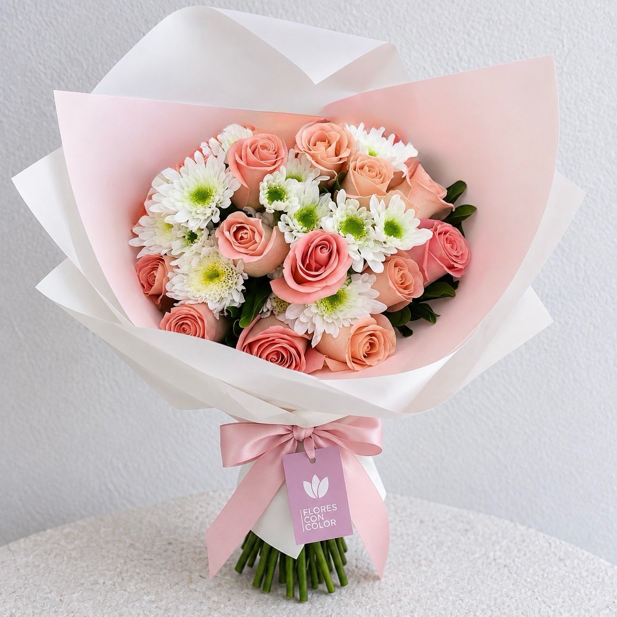 RAMO ROSAS &amp; MARGARITAS, CANTIDAD DE ROSAS: 12 rosas