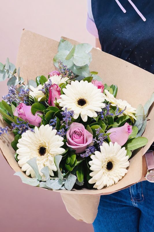 RAMO GERBERAS &amp; ROSAS