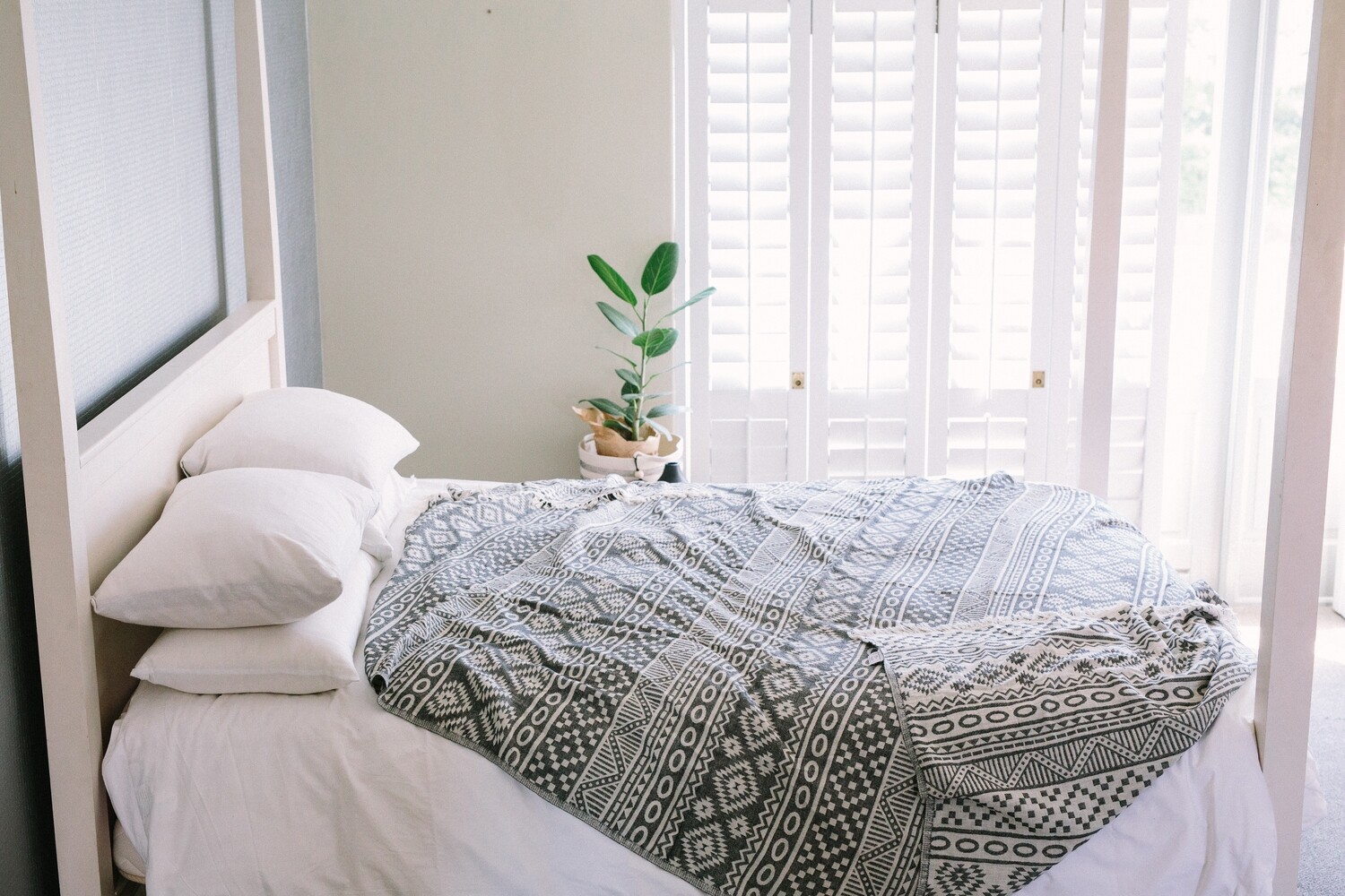 MOTIF BLANKET / THROW