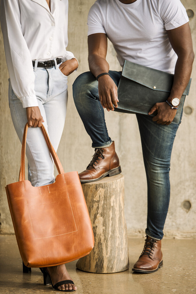OVERSIZED LEATHER TOTE