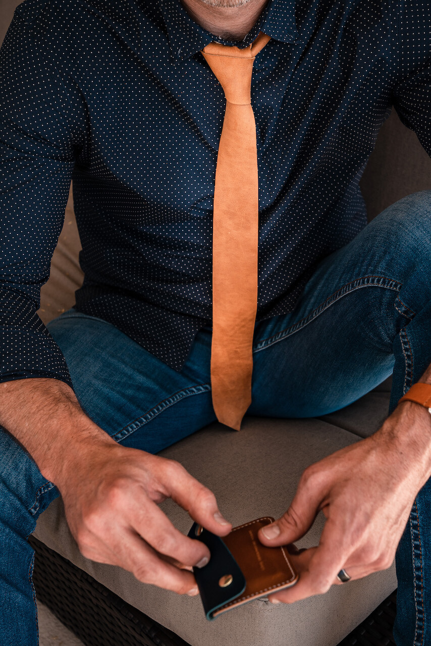 FULL LENGTH LEATHER NECK TIES