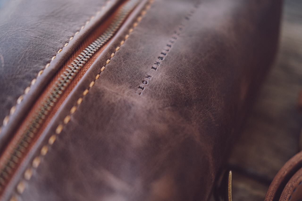 LEATHER TOILETRY BAG