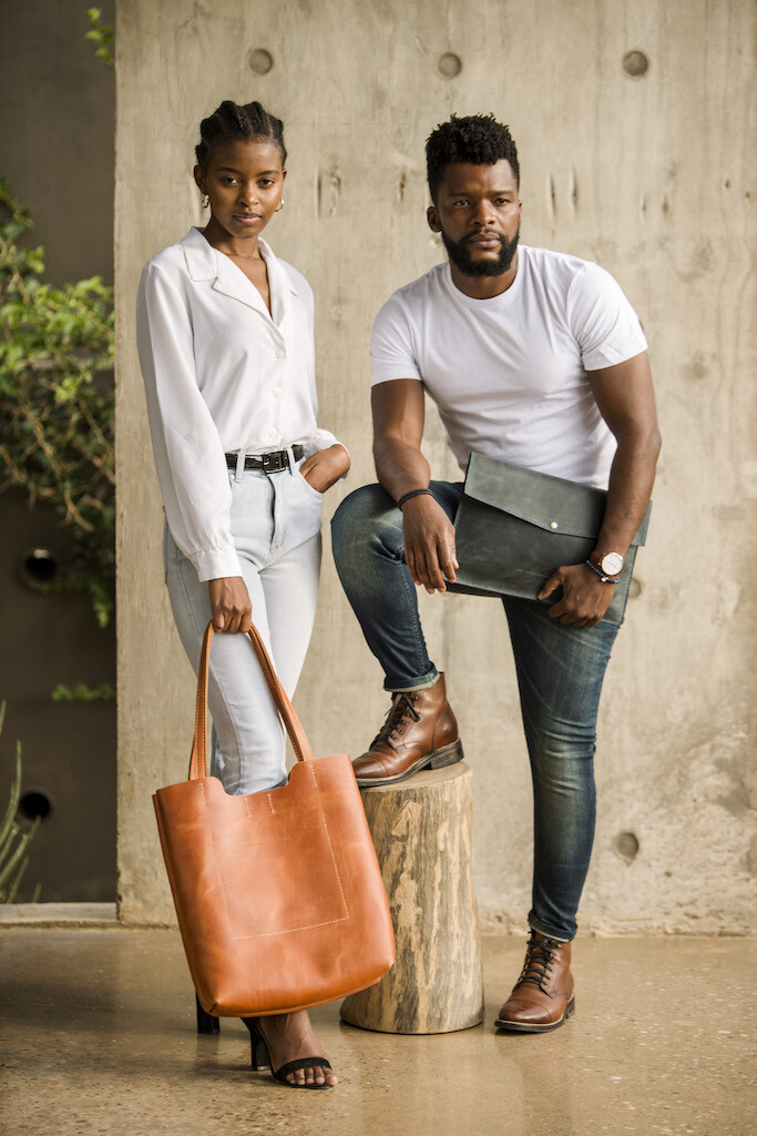 OVERSIZED LEATHER TOTE
