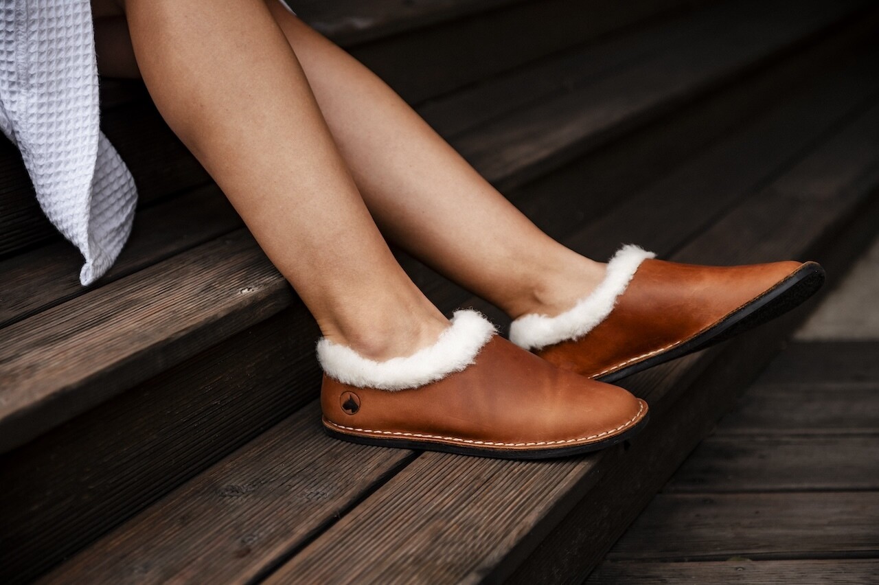 L E D LEATHER &amp; WOOL UNISEX SLIPPERS (OUT OF STOCK)