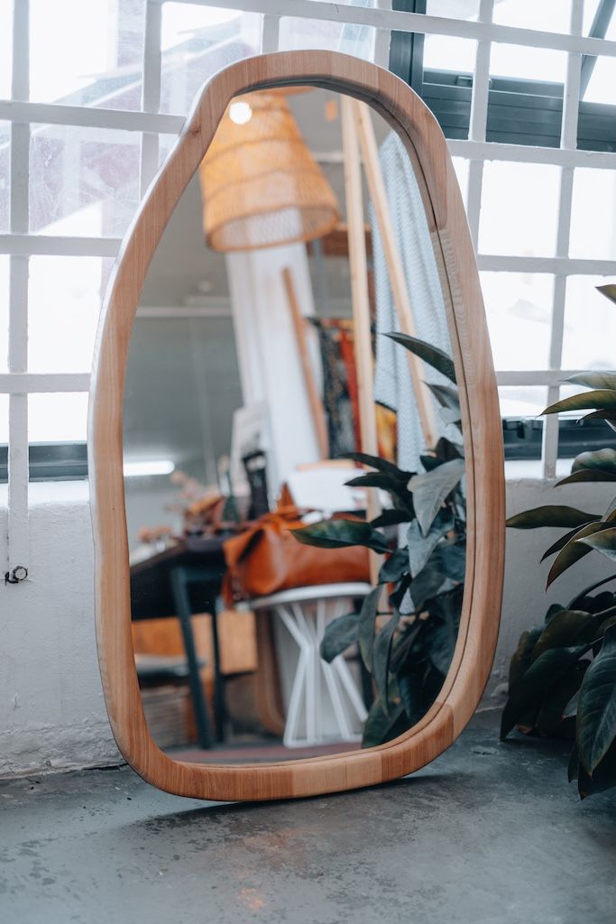 L E D BESPOKE MIRRORS