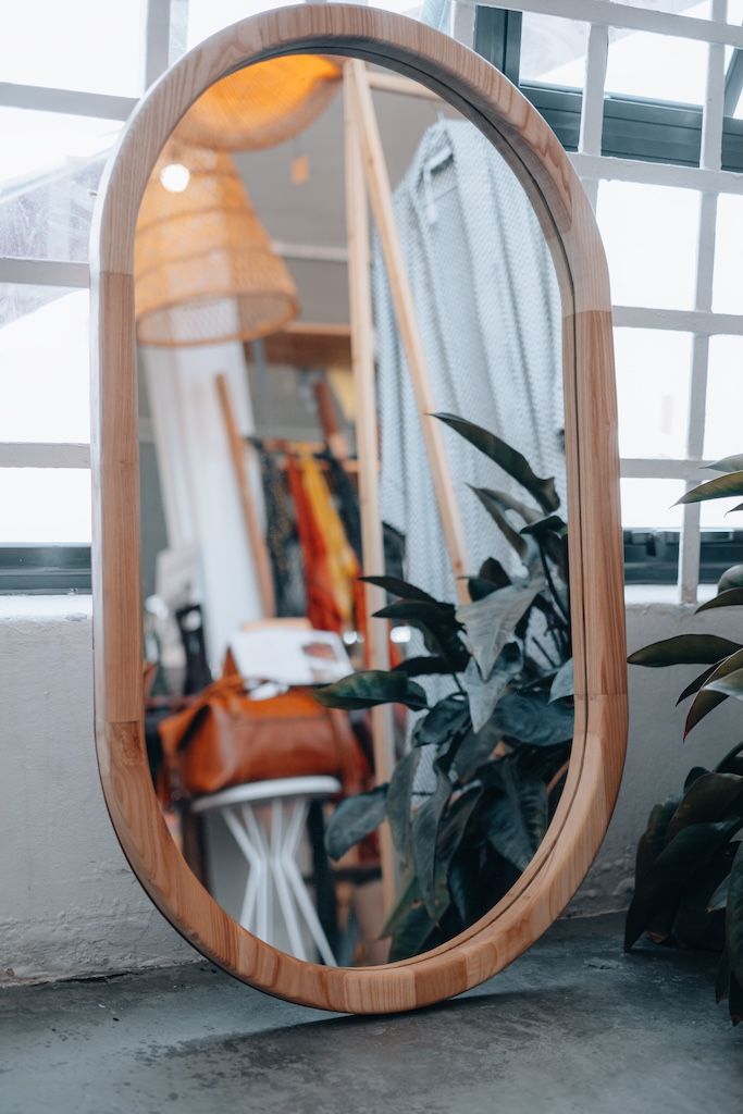 L E D BESPOKE MIRRORS
