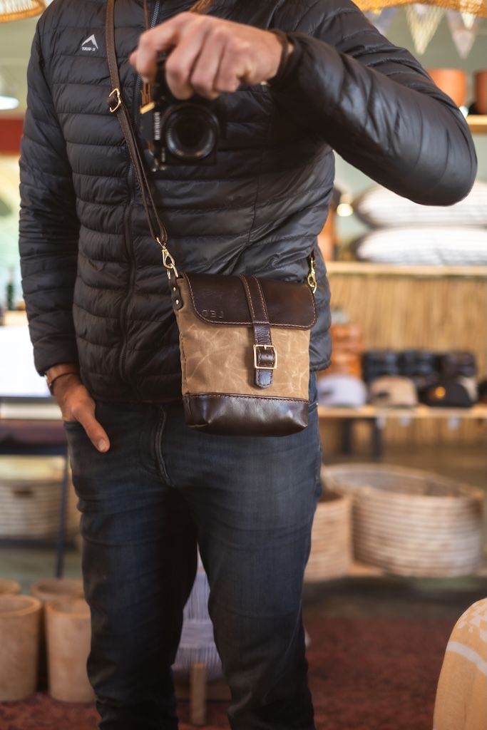 WAXED CANVAS EVERYDAY SATCHEL