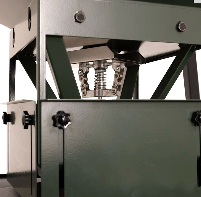 Redneck Blinds 600 LB Automatic Feeder