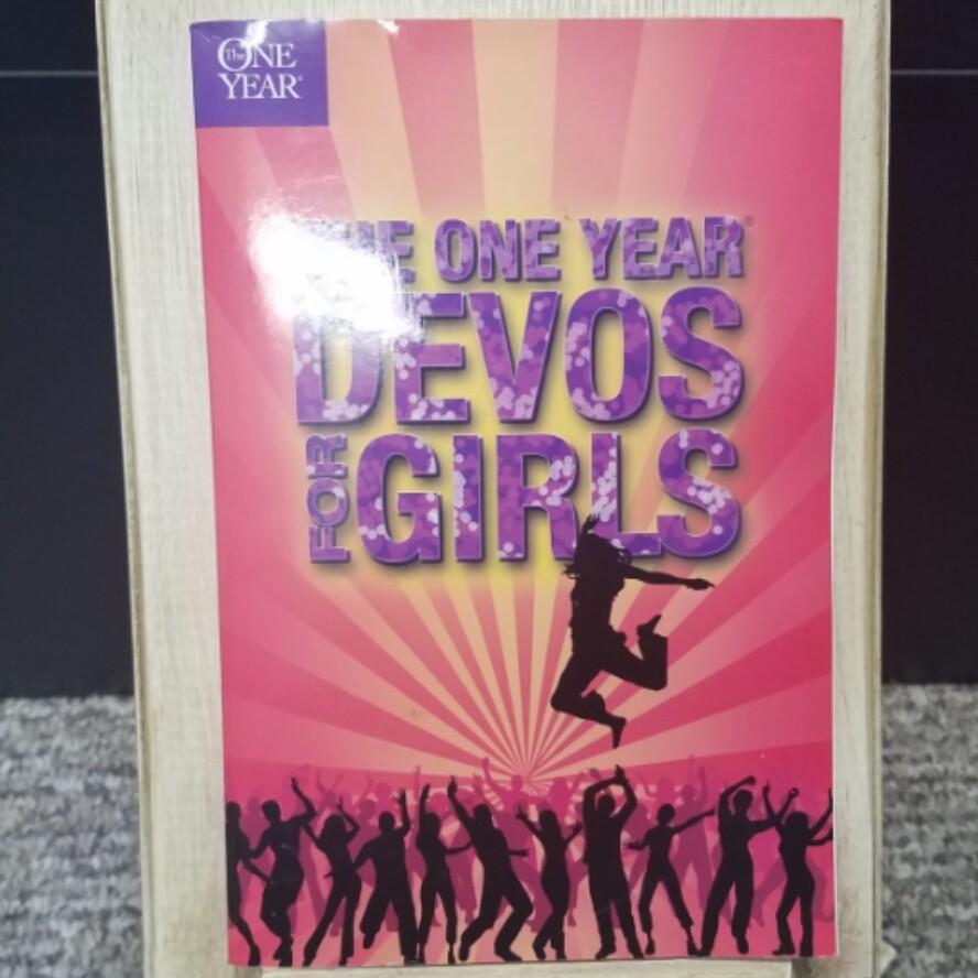 The One Year Devos for Girls by Tyndale House Publishers, Inc.