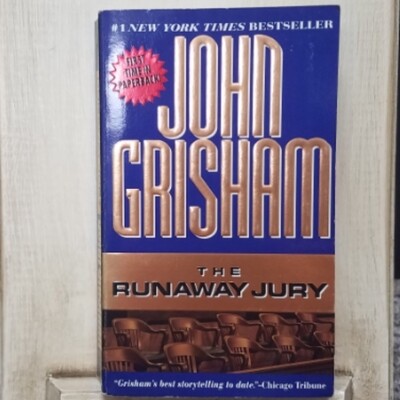 The Runaway Jury by John Grisham - Paperback