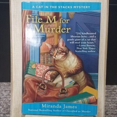 File M for Murder: A Cat in the Stacks Mystery by Miranda James