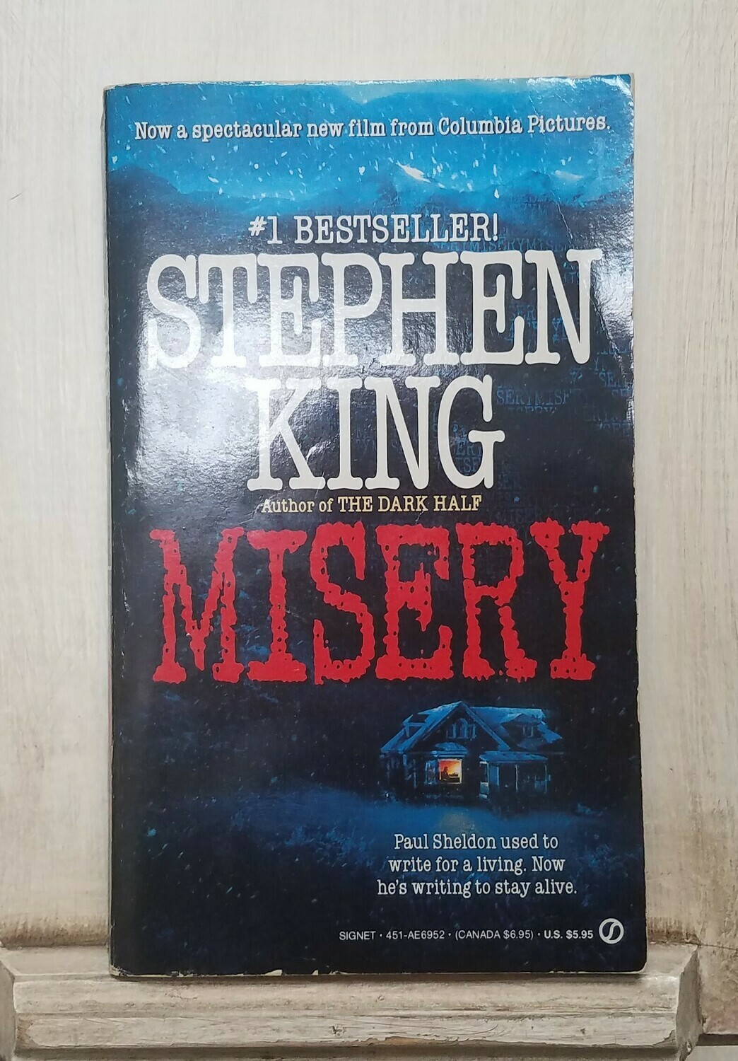 Misery by Stephen King - Paperback