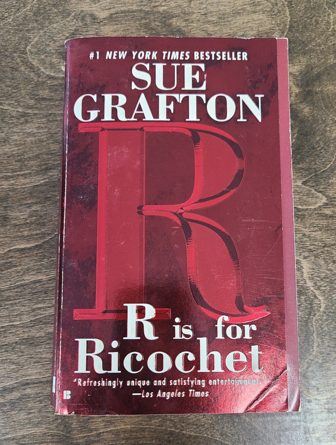 R is for Ricochet by Sue Grafton - Paperback