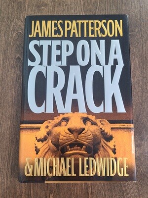 Step on a Crack by James Patterson - Hardback