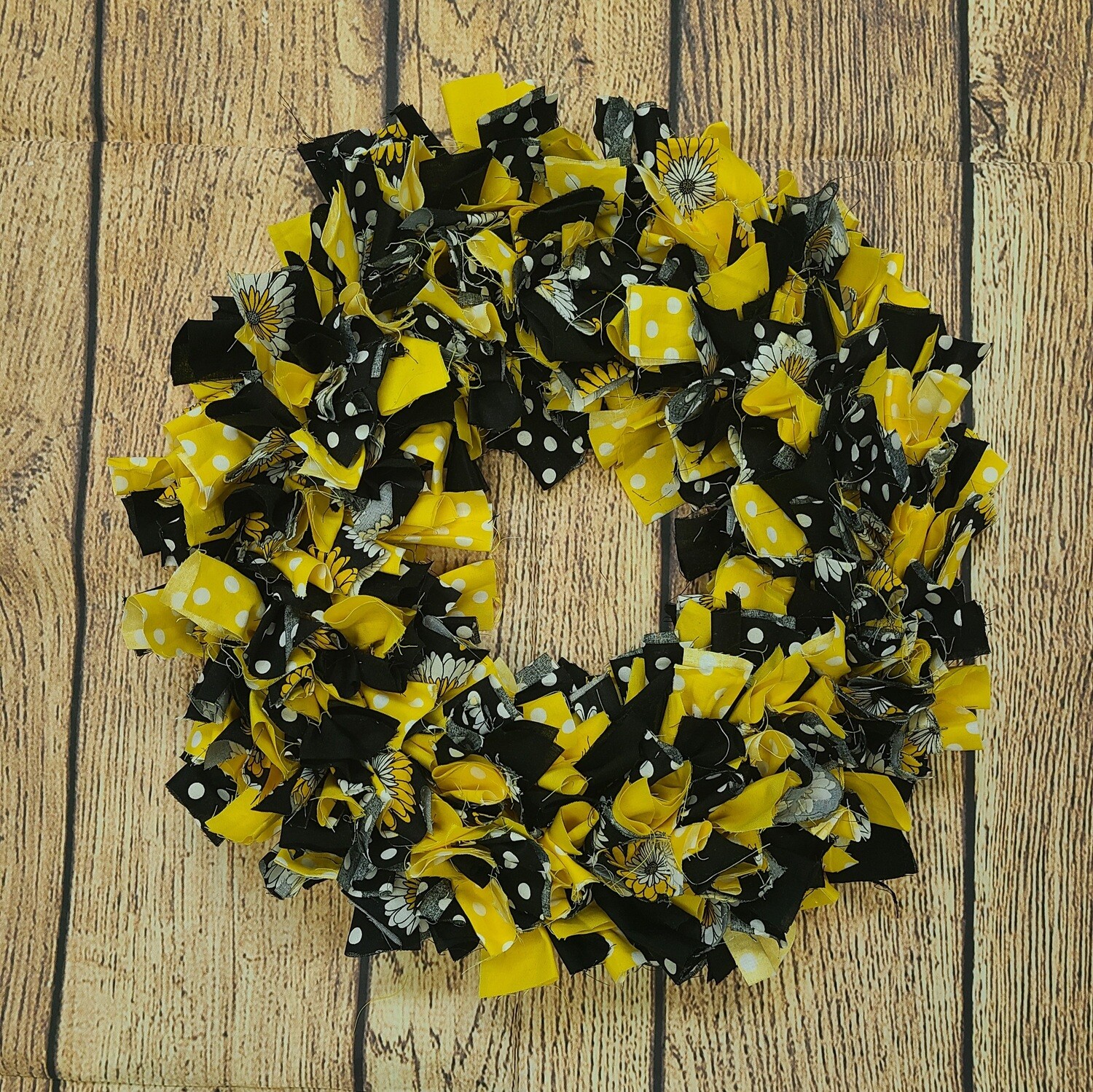 Daisy Rag Wreath