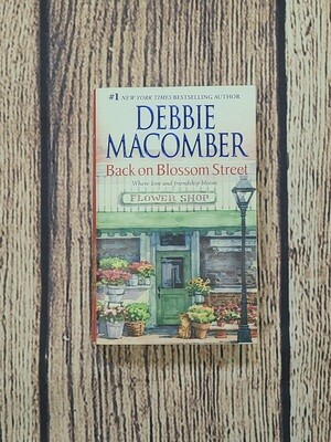 Back on Blossom Street by Debbie Macomber - Paperback