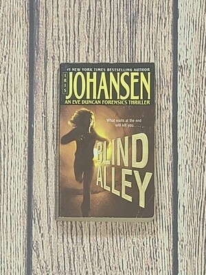 Blind Alley by Iris Johansen - Paperback
