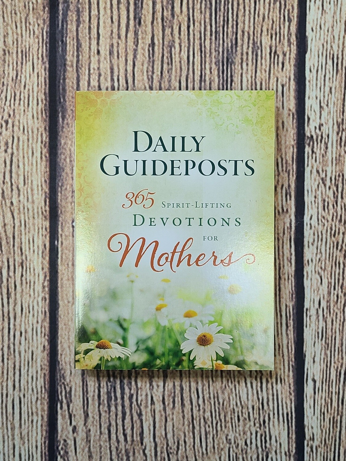 Daily Guideposts: 365 Spirit-Lifting Devotions for Mothers by Guideposts