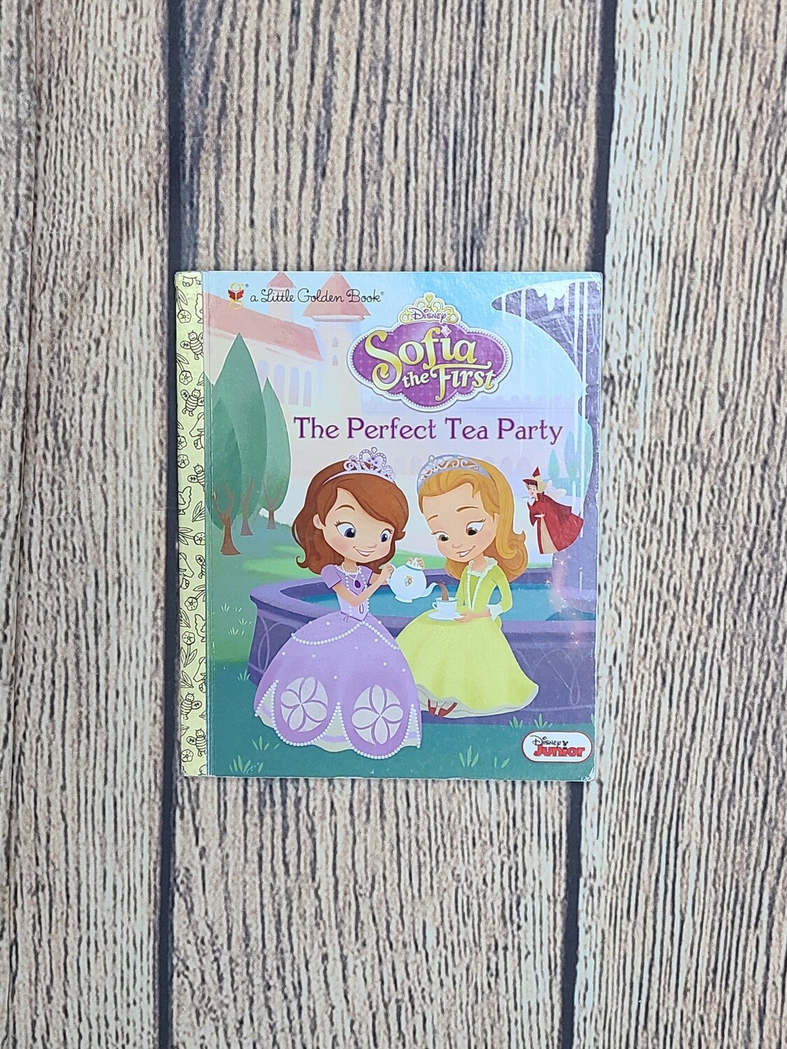 Sofia the First: The Perfect Tea Party adapted by Andrea Posner-Sanchez and Illustrated by Grace Lee - Hardback - Good Condition