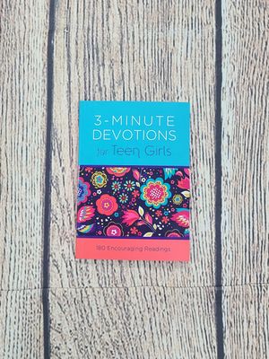 3-Minute Devotions for Teen Girls: 180 Encouraging Readings by Barbour Publishing - Paperback - New