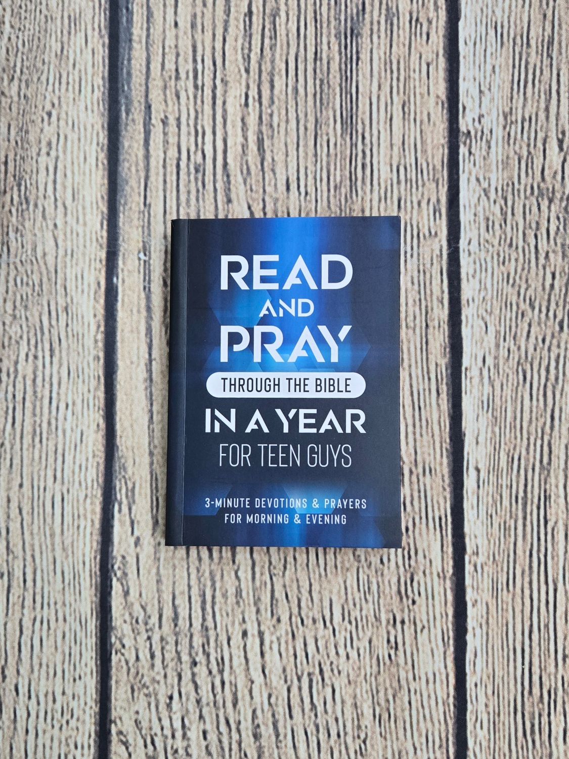 Read and Pray Through the Bible in a Year for Teen Guys: 3-Minute Devotions and Prayers for Morning and Evening by Barbour Publishing
