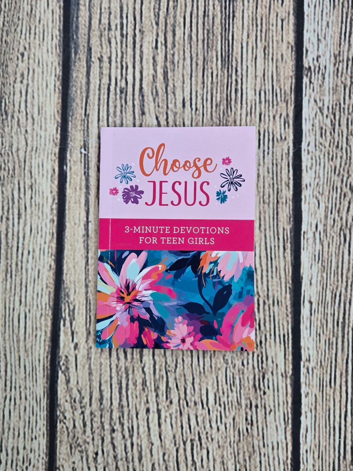 Choose Jesus: 3-Minute Devotions for Teen Girls by Joanne Simmons