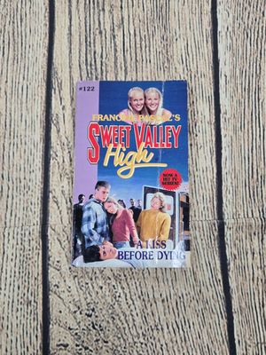 Sweet Valley High: A Kiss Before Dying by Francine Pascal