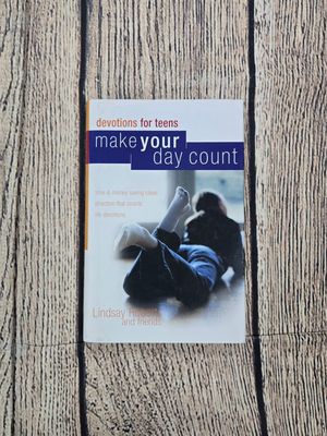 Make Your Day Count: Devotions for Teens by Lindsay Roberts and Friends
