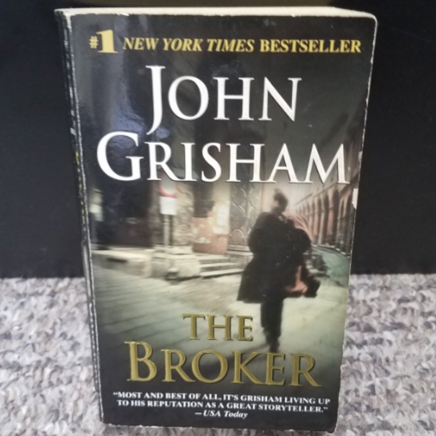 The Broker by John Grisham - Paperback