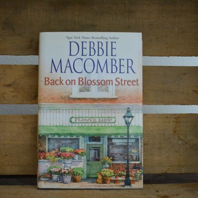 Back on Blossom Street by Debbie Macomber - Hardback