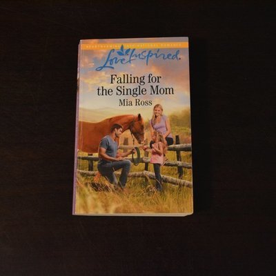 Falling for the Single Mom by Mia Ross