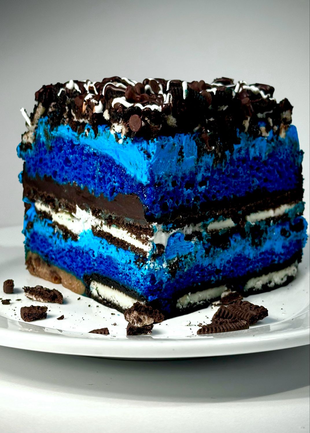 BLUE VELVET OREO CAKE