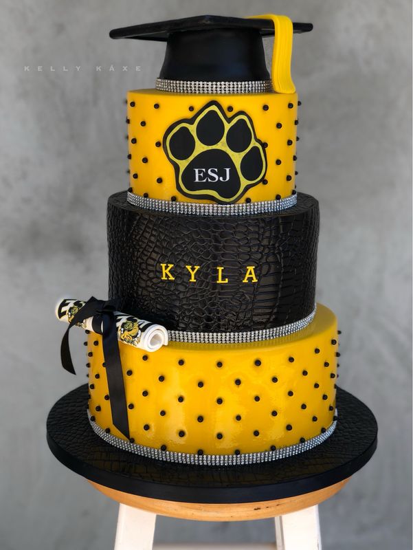 3 TIERED GRADUATION CAKE TEXT FOR INFO