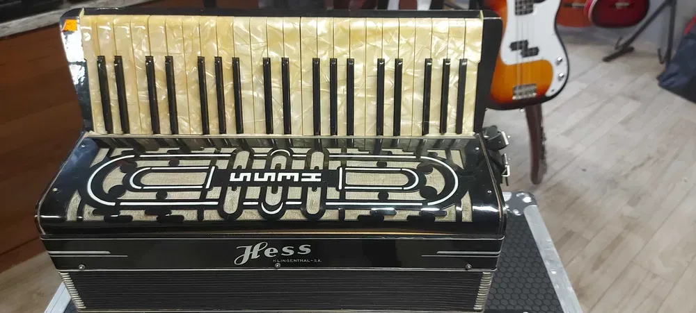 Hess akordeon 120bass 2chóry