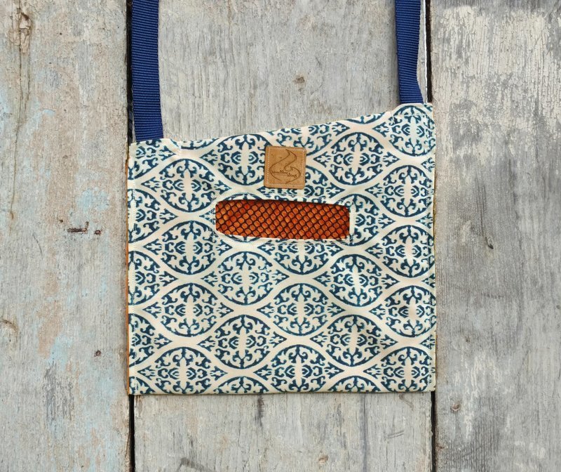 Blue Eyes-Crossbody snake bag