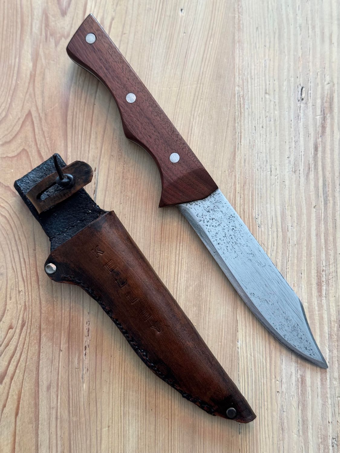 Full Tang Hunting Knife & Sheath Full Tang Hunting Knife & Sheath