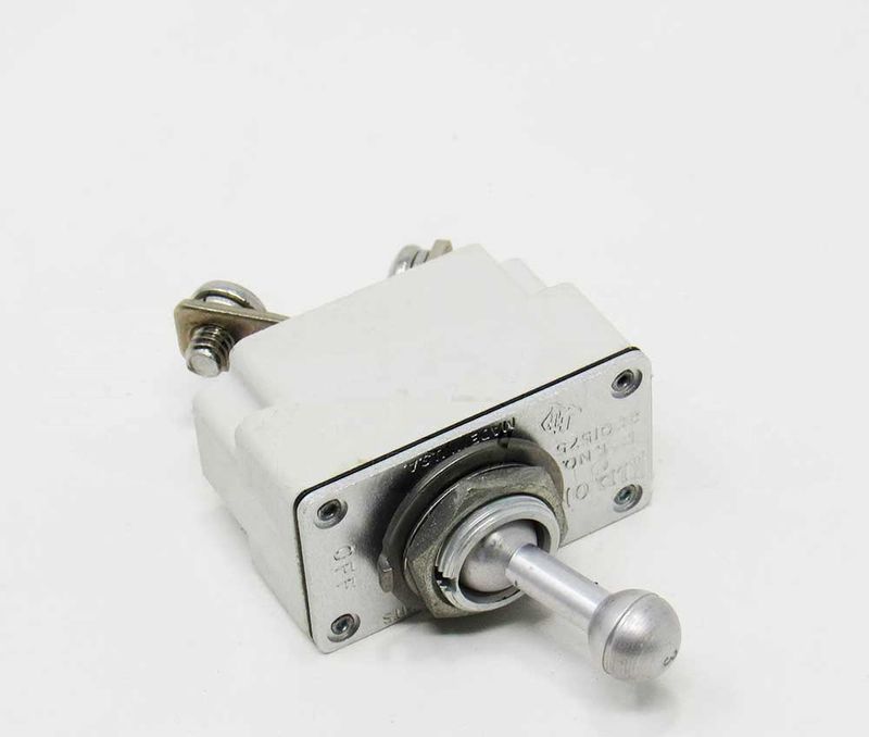 3 AMP TOGGLE CIRCUIT BREAKER SWITCH ( BALL END TOGGLE 3AMP ) - 7270-1-3