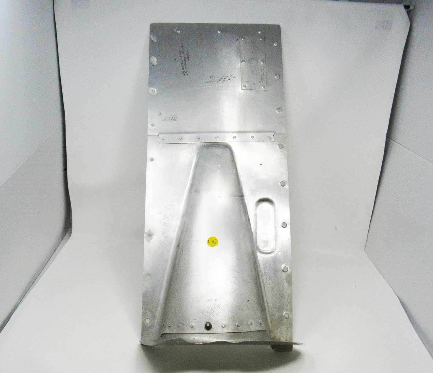 EXHAUST CAVITY M20K PILOTS SIDE - 630121-907