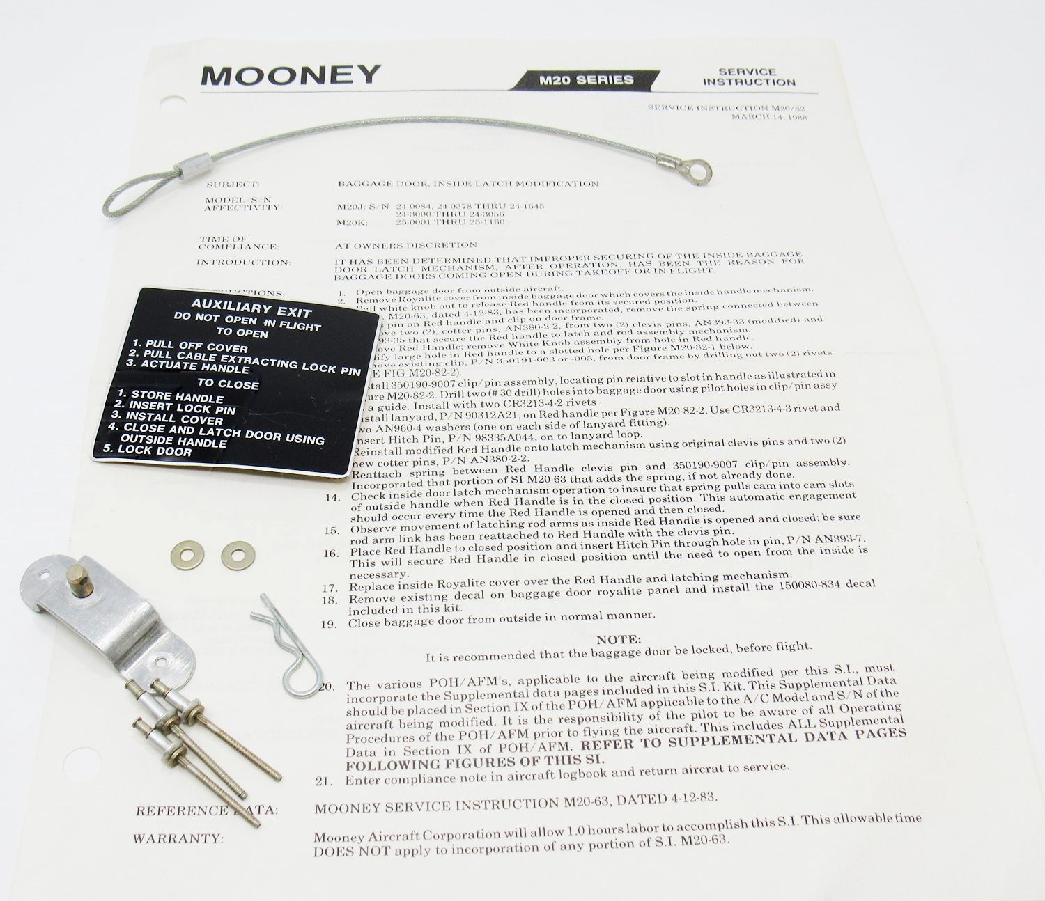 SERVICE INSTRUCTION KIT Baggage door inside latch modification - SI20-082-001
