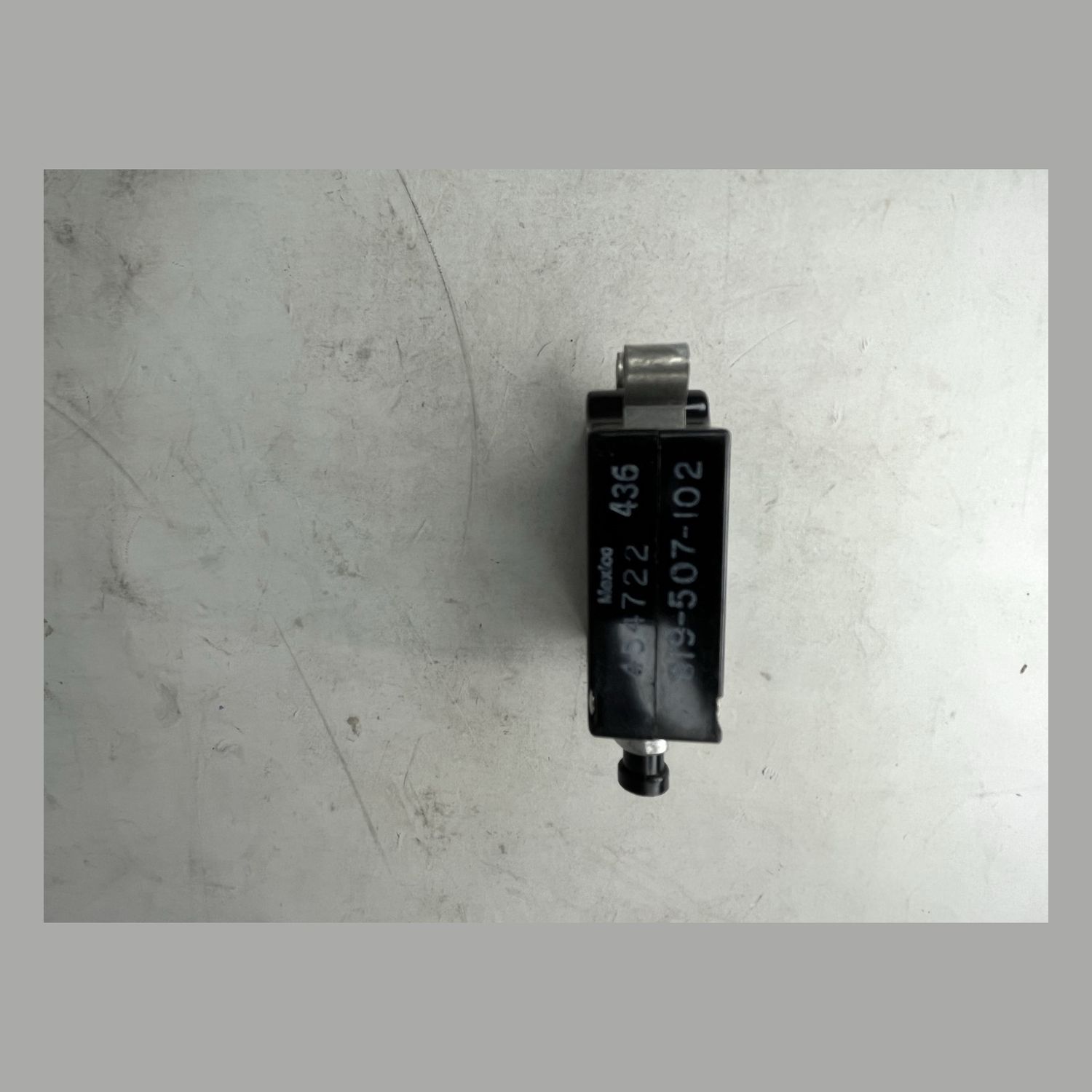 PIPER - CIRCUIT BREAKER - 454-722