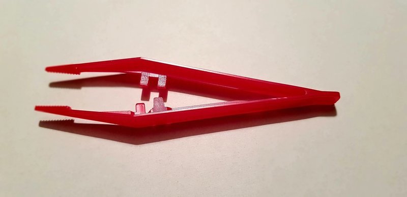 Red reptile tweezers 125mm