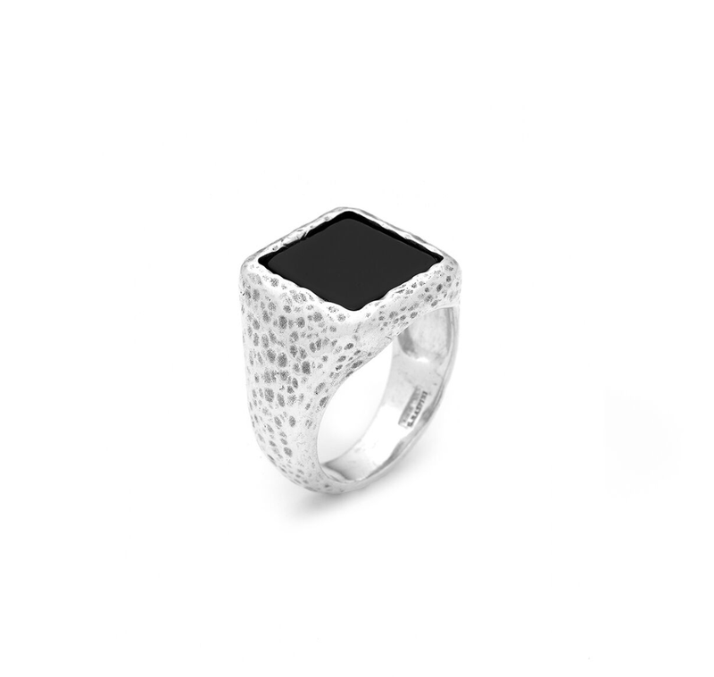 Anello martellato quadrato onice grande Giovanni Raspini Anello martellato quadrato onice grande Giovanni Raspini