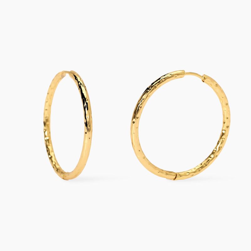 Orecchini martellati dorati a cerchio Style 09 Kidult Orecchini martellati dorati a cerchio Style 09 Kidult