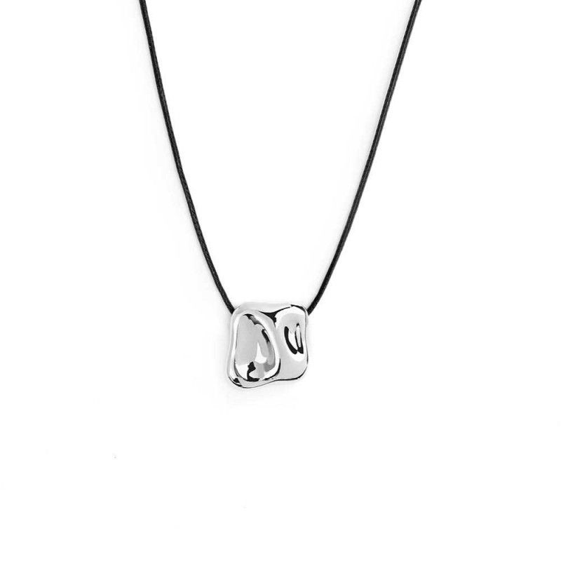 Collana cordino con pendente quadrato irregolare martellato - Marlu'