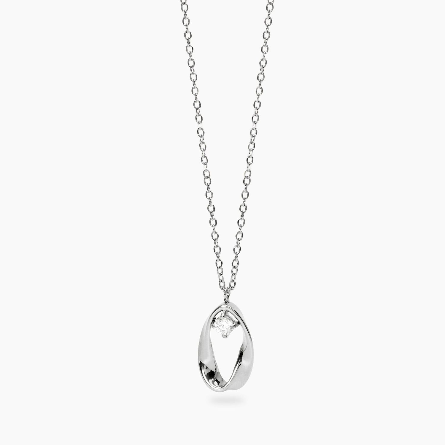 Girocollo in acciaio con catena rolò e pendente ritorto con zircone STYLE 86 Kidult Style Girocollo in acciaio con catena rolò e pendente ritorto con zircone STYLE 86 Kidult Style