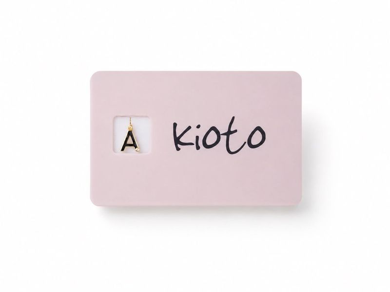 Blister Ciondolo Lettera A in Oro 9 KT con Diamante 0,005 CT G SI - Kioto Gioielli
