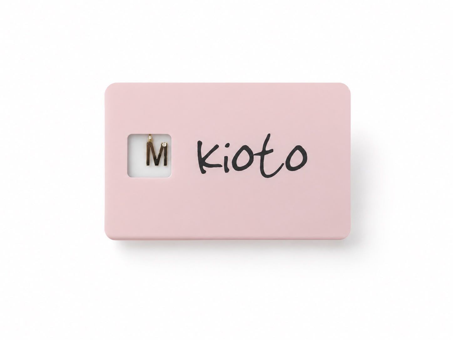 Blister Ciondolo Lettera M in Oro 9 KT con Diamante 0,005 CT G SI - Kioto Gioielli Blister Ciondolo Lettera M in Oro 9 KT con Diamante 0,005 CT G SI - Kioto Gioielli