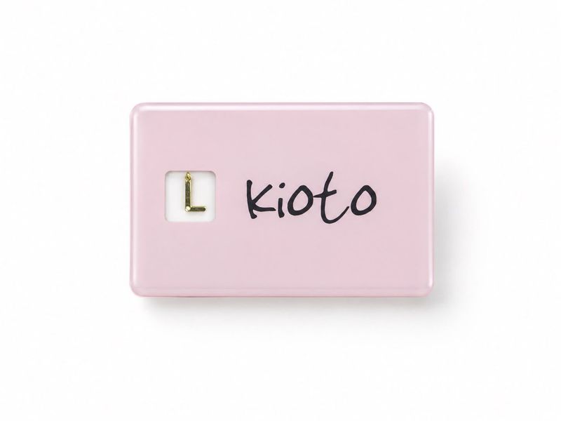 Blister Ciondolo Lettera L in Oro 9 KT con Diamante 0,005 CT G SI - Kioto Gioielli